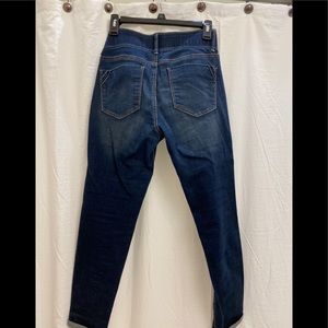 APT. 9 Tummy Control Stretch Capri Size 6